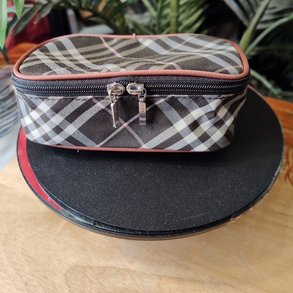 Burberry vintage makeup /Pens Carry Case. - Picture 1 of 4